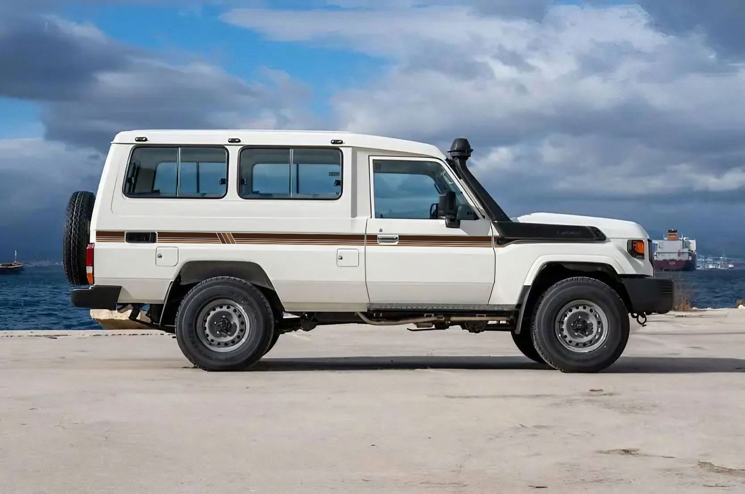 Touge source image 5 for Decal Body Stripe Kit (Mount Isa) - 78 Series Troop Carrier (1999-)
