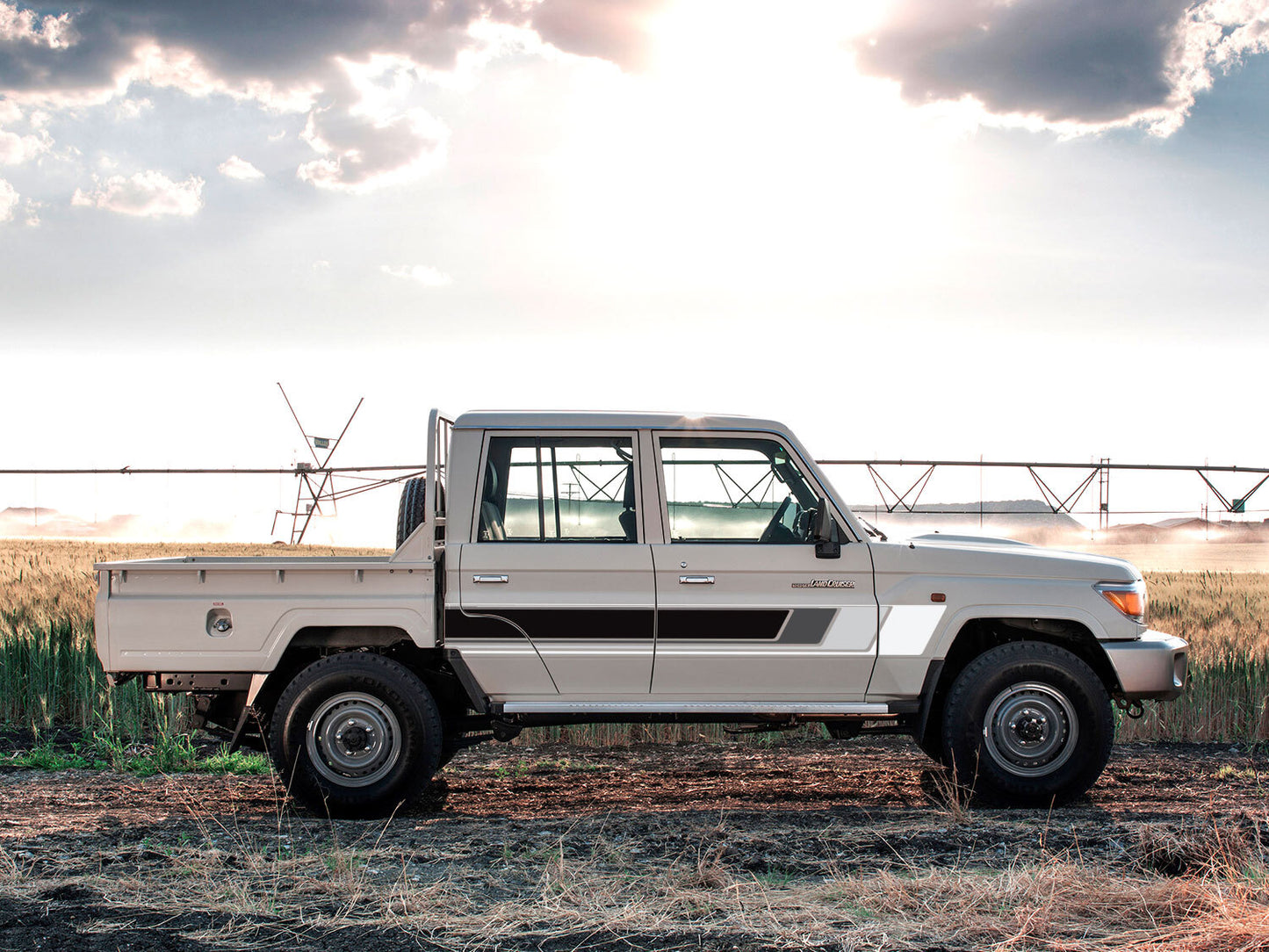 70 Series Land Cruiser Decal Body Stripe Kit (Cobar) - 79 Series Dual Cab (2012-)