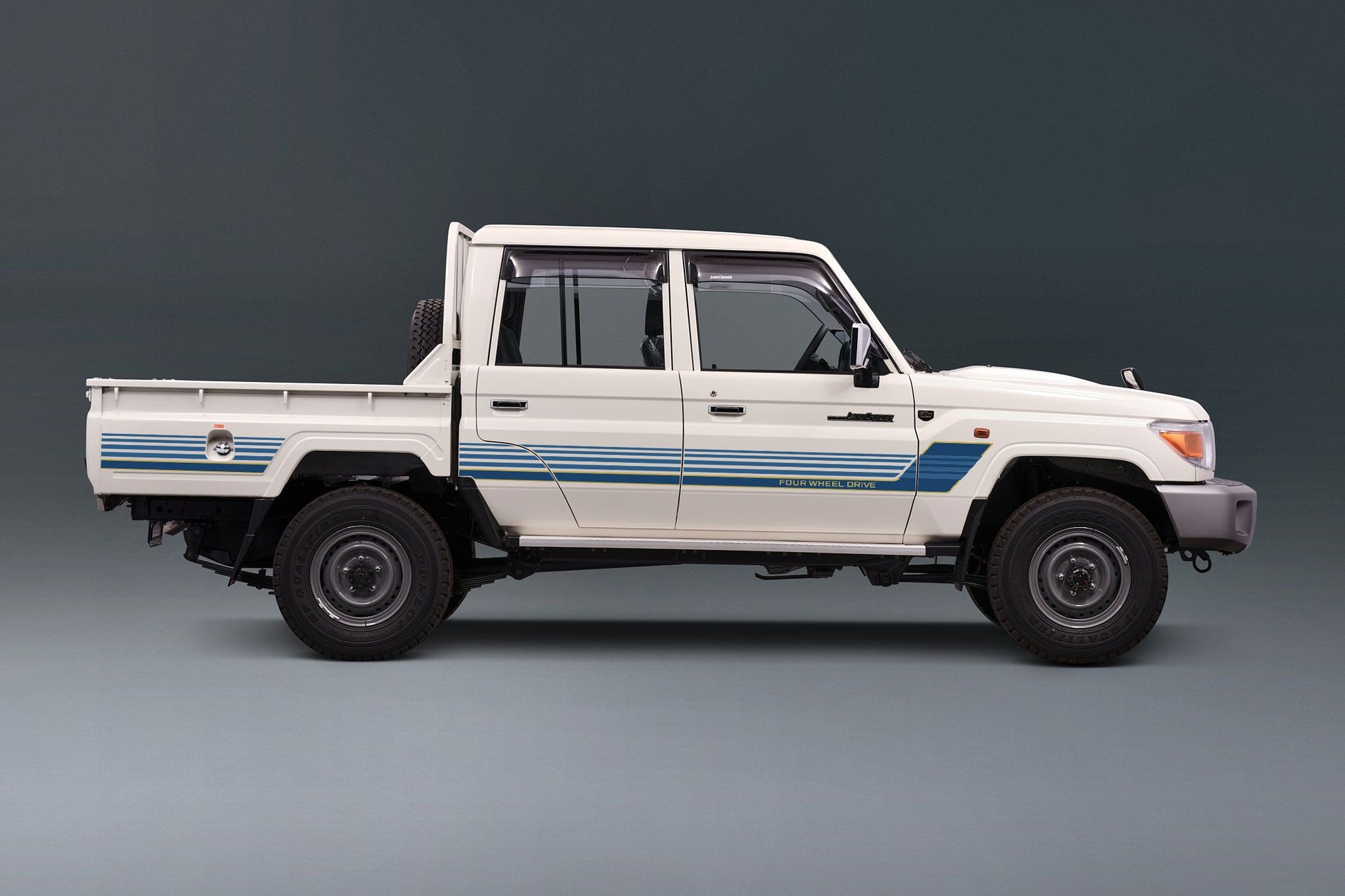 70 Series Land Cruiser Decal Body Stripe Kit (Townsville) - 79 Series Dual Cab (2012-)